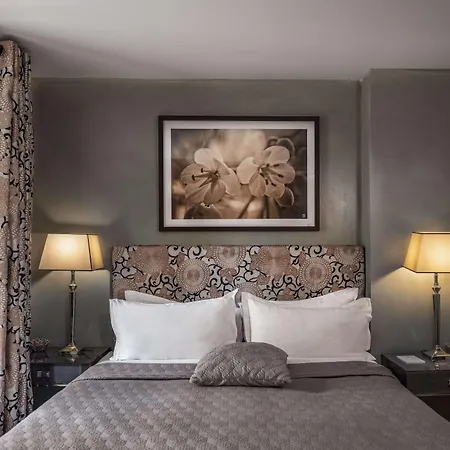 Edgar & Achille Hotel 3*